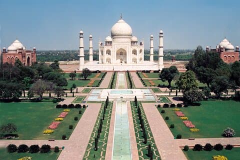 Hoppa över raden "Taj Mahal" och "Agra Fort" -biljetter med live-guide.
