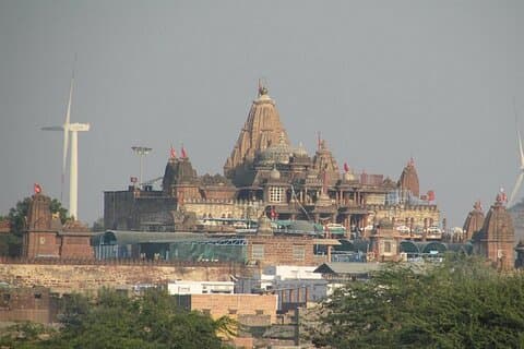Visite el templo de Osian con paseo en camello y safari en jeep desde Jodhpur, incluida la comida