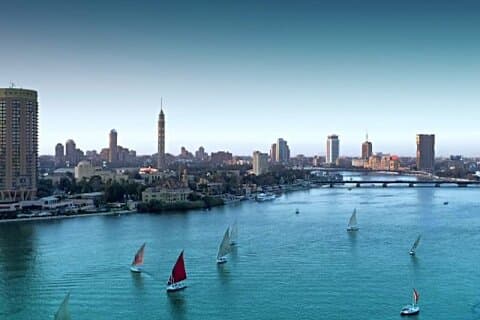 Navegación en faluca por el Nilo en El Cairo