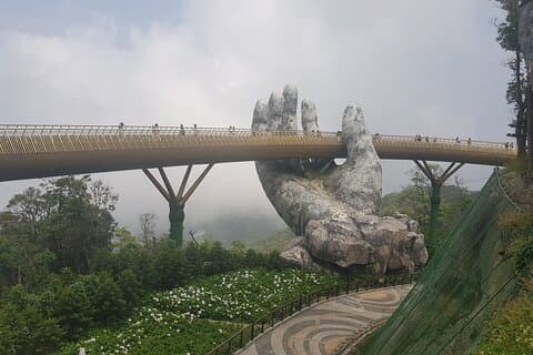 Hoi An eller Da Nang City til BA NA HILLS - GULLBRYGG (Privatbiloverføring)