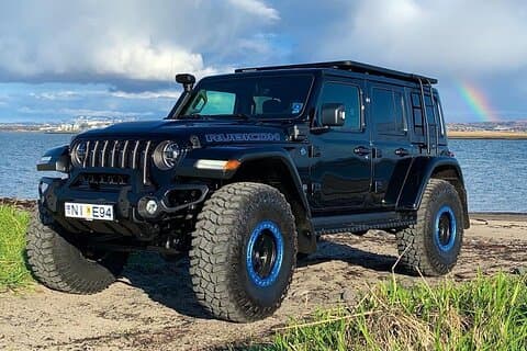 Highlights of Iceland / private guided super Jeep tour