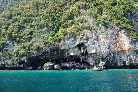 Full-Day Speedboat Tour Phi Phi islands and Bamboo Island