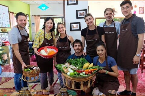 Cours de cuisine thaïlandaise d'une demi-journée avec des ingrédients biologiques