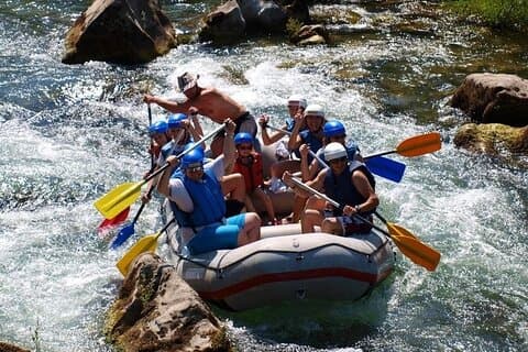 Desde Split o Trogir: Rafting en el río Cetina con traslado