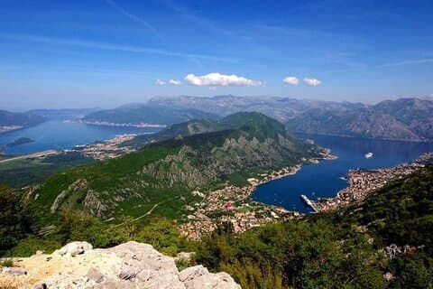 Nyd private overførsler i bil eller varevogn fra Tivat Lufthavn til Kotor eller Budva