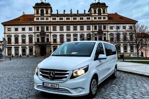 ALLER-RETOUR privé vers et depuis KARLOVY VARY (patrimoine UNESCO) en MINIVAN 8+1pax