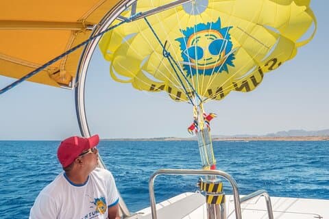 Parasailing, bananbåt og scrambler i Naama Bay