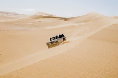 昼食付きのカイロからの4x4デザートサファリ、サンドサーフィン、キャメルライド