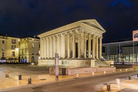 A Private Guided Historical and Cultural Tour in Nîmes