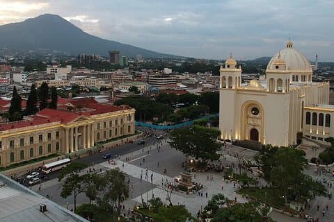 El Salvador VIP: 2 Días de Lujo. all Included.