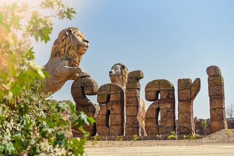 ライオンサファリ同日旅行でタージマハル