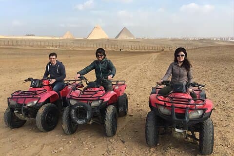 Quad autour de la zone des pyramides de Gizeh
