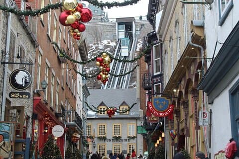 Tour a piedi della caccia al tesoro e dei punti salienti della città di Quebec City