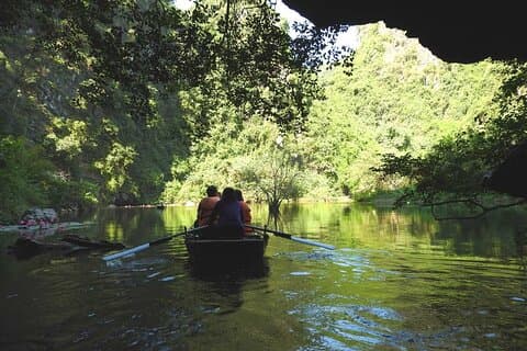 Privat tur: Hoa Lu - Halong Bay On Land Day Tour