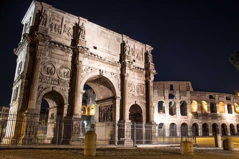 Visite guidée à pied du Colisée et de la Rome antique de nuit