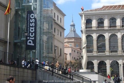 Explore o Museu de Arte Reina Sofia: Tour Privado de 2 horas