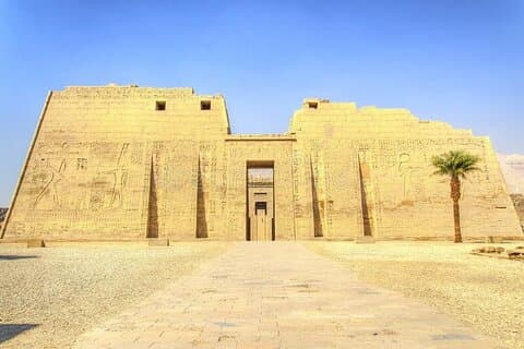 privat rundtur till Medinet Habu, Valley of Nobles, Deir el Madina med lunch