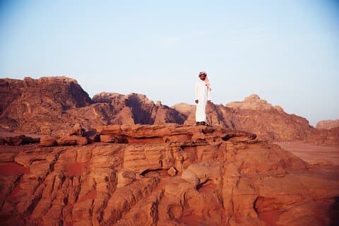 Jeep Safari de medio día "¡Lo más destacado de Wadi Rum!" con guía beduino profesional