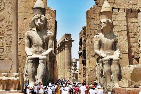 Privat Full Luxor-dagstur med Nefertari och King Tut-gravar