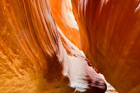 Peek-a-Boo Slot Canyon Geführte Wanderung (Kleine Gruppe)