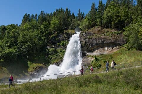 Private malerische Hardanger Tagestour : Fjorde, Wasserfälle & Dörfer
