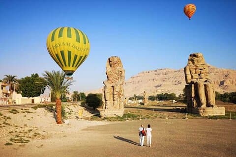 Privat Luxor-dagstur med fly fra Kairo med kong Tut Tomb