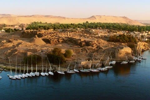 Privat 3 nätters kryssning Aswan till Luxor med flyg från Kairo