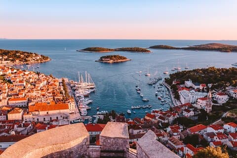 Excursión privada de día completo en lancha motora a las islas Hvar y Pakleni desde Split