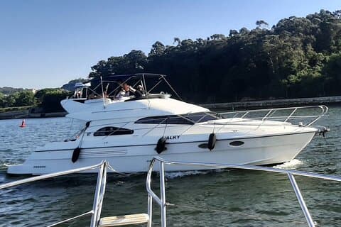 Porto : visite privée sur un yacht de luxe sur le fleuve Douro