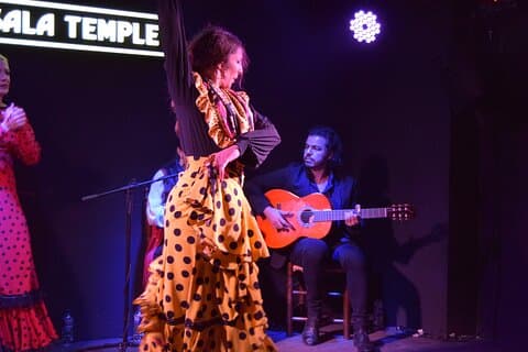 Ingång till La Sala Temple Flamenco i Madrid med Tapas-alternativ