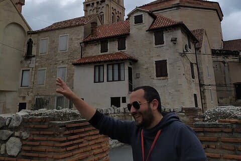 Experiencia dividida con historiador profesional local - Grupo pequeño