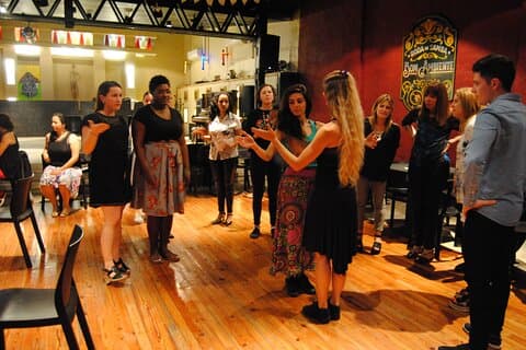 Authentieke tango met een klassedanseres en Milonga