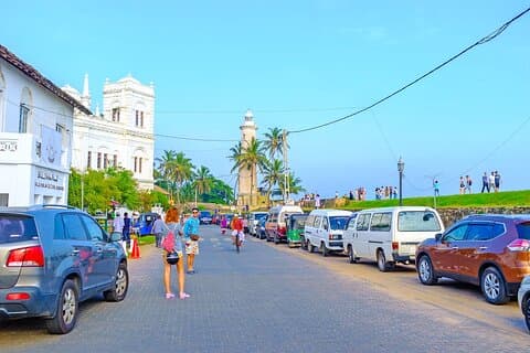 Deportes acuáticos en Bentota Beach con Galle Day Tour desde Colombo