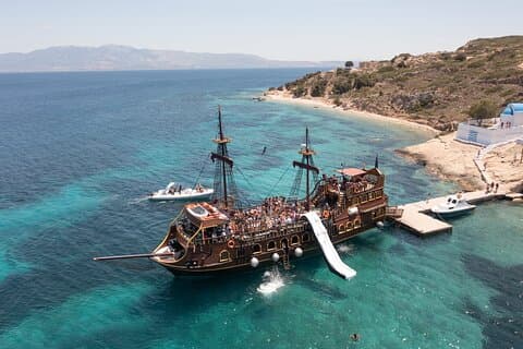 Barco De Pirata Cruise at 3 Islands in Greece