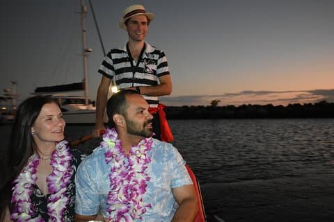 Privat cruise Gondola waikiki, gratis blomst lei, drikkevarer, bakverk