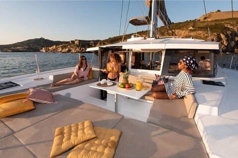CATAMARÃ Kleftiko Poliegos e Almoço Rodada de Milos com Openbar