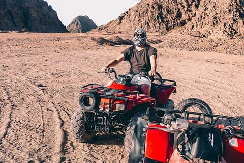 Quadfahren in Sharm El Sheikh mit Kamelritt und Beduinen-Abendessen