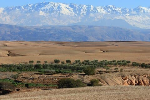 Traslado privado de ida y vuelta entre Marrakech y el desierto de Agafay
