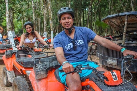 Passeio de adrenalina: Dirija um ATV do Ziplines e nade em um Cenote saindo de Cancun