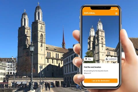 Zelfgeleide tour met speurtocht en bezienswaardigheden in Zürich