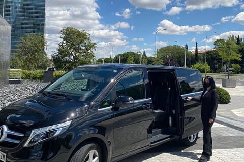 Transfert en navette privée du centre-ville à l'aéroport