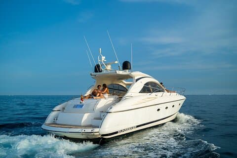 Experiencia Premium en Yate Sunkeeker en Barcelona