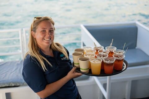 Fra Ma'alaea Havn: Sunset Dinner Cruise ombord på Quicksilver
