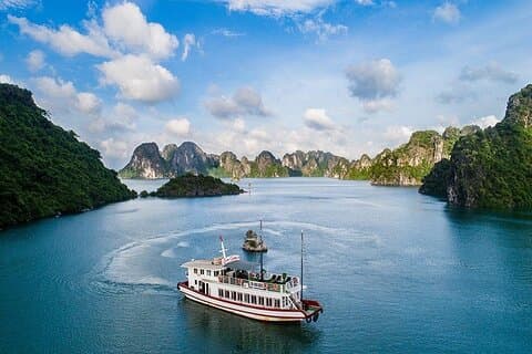Ha Long Bay Zes uur Trip Kajakken & Zwemmen op het Strand