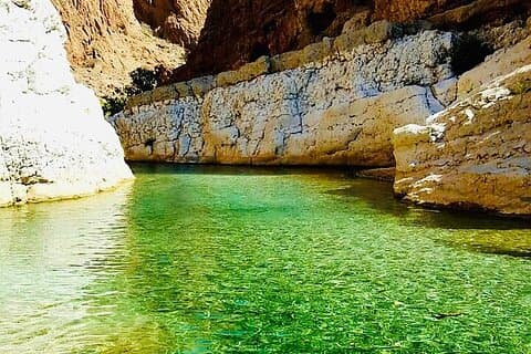 Privat heldags Wadi Shab og Bimmah Sinkhole Tour