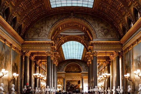 Tour di 10 ore Versailles Galeries Lafayette e crociera con pranzo