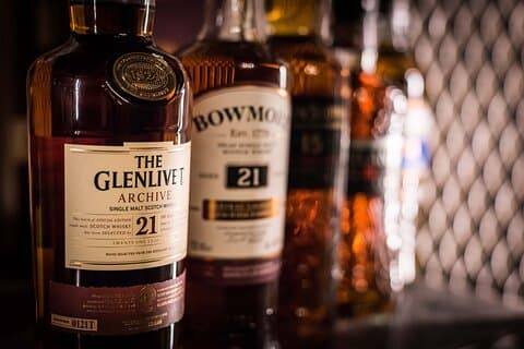 Degustazione di whisky di lusso nei sotterranei di Edimburgo | 90min