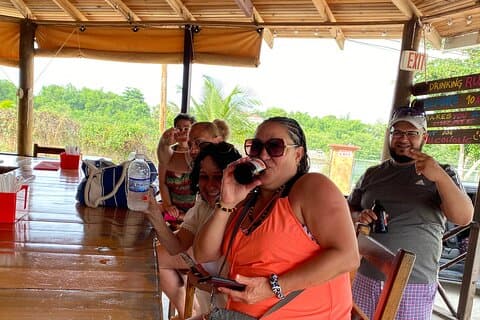 Skræddersyede Bar Hopping Tours fra Montego Bay Resorts