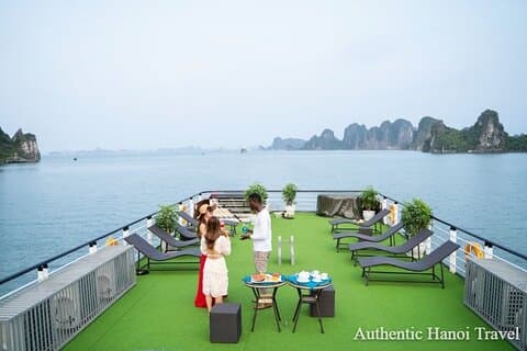 Croisière quotidienne à La Casta - Excursion d'une journée de luxe 5 étoiles dans la baie d'Ha Long