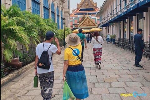 Guided tour in Grand palace & Emerald Buddha by MyProGuide